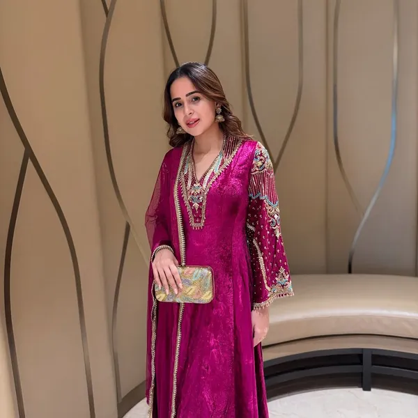 Women's_party_wear_outfit