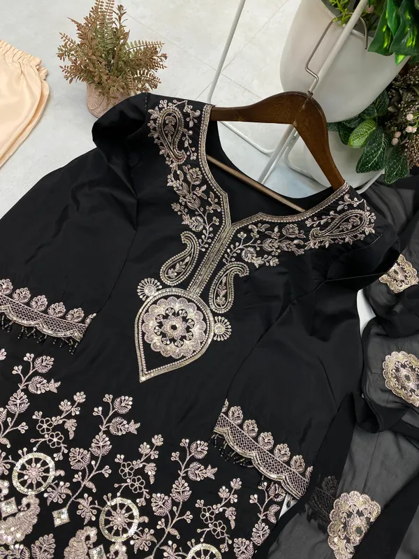 Women's_trending_marriage_wear