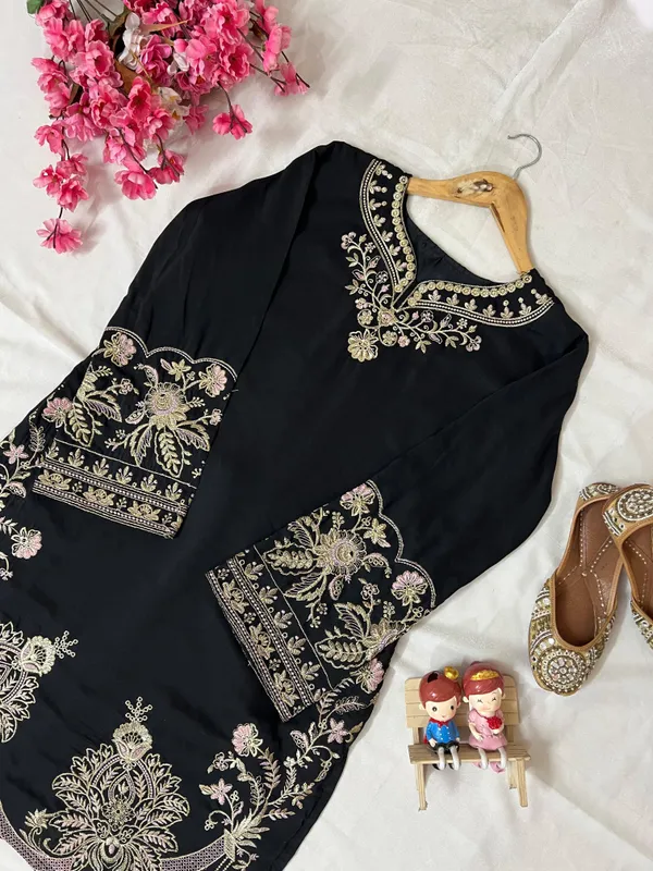 Women's_trendy_outfit