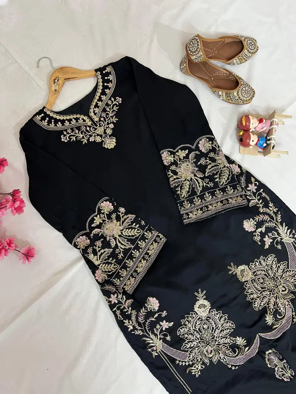 Women's_trendy_outfit