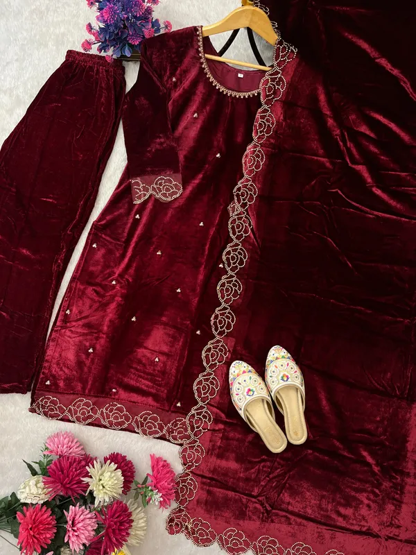 Red_Velvet_Pakistani_Suits_For_Women