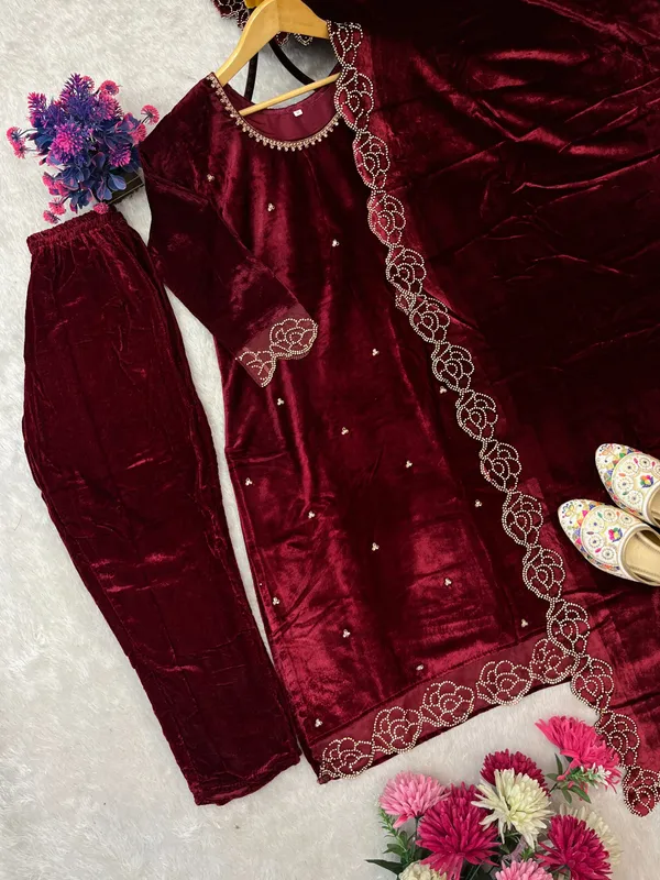 Red_Velvet_Pakistani_Suits_For_Women