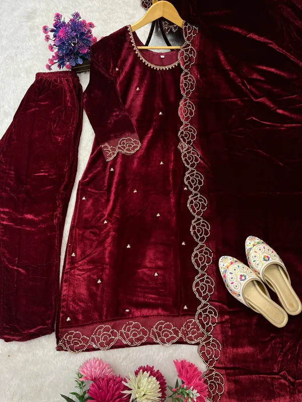 Red_Velvet_Pakistani_Suits_For_Women