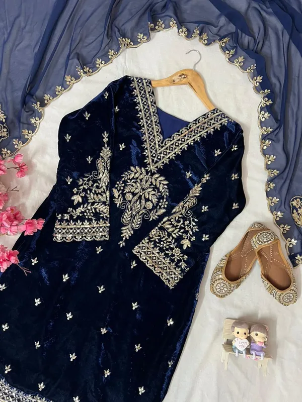 Women's_velvet_suit