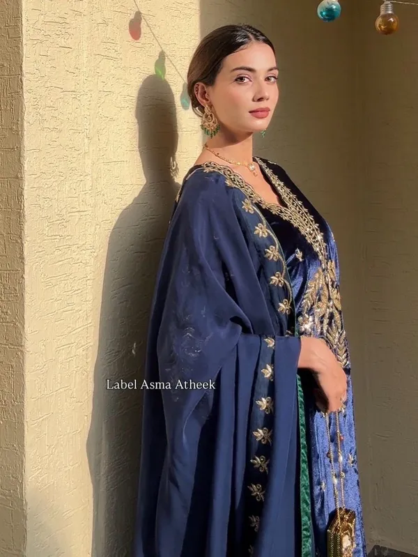 Women's_velvet_suit