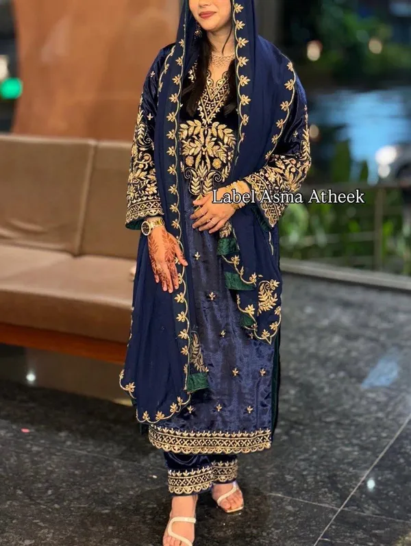 Women's_velvet_suit