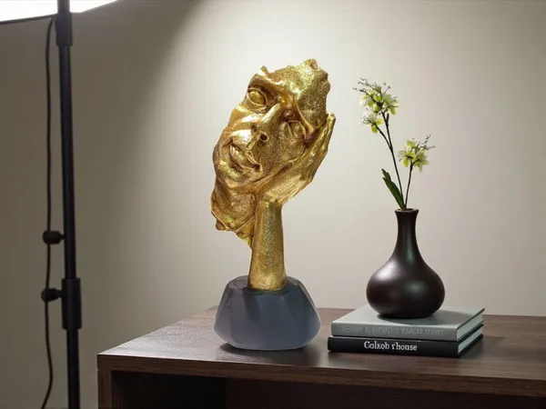 Multicolor_Resin_Face_Of_Calm