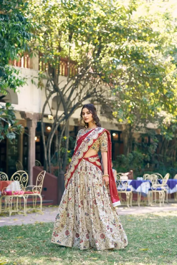 Designer_Ivory_Floral_Print_Dola_Silk_Digital_Print_Festive_Lehenga_Choli_For_Women