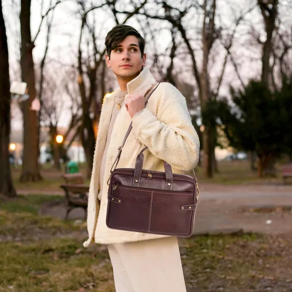 Brown_Sleek_Leather_Laptop_Messenger_Bag_For_Men