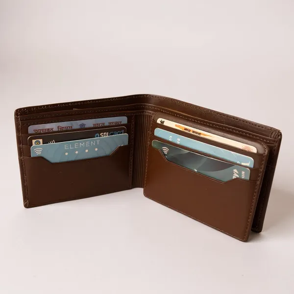 Designer_Leather_Wallet_for_Men_–_Sleek_&_Functional