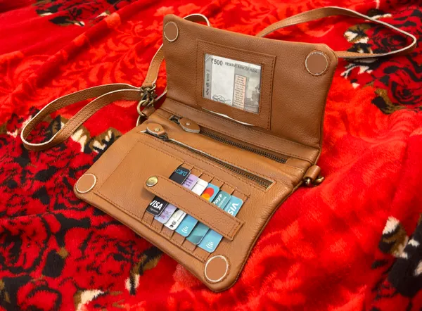 Elegant_Minimalist_Leather_Hobo_Clutch_–_Tan_Premium_Edition