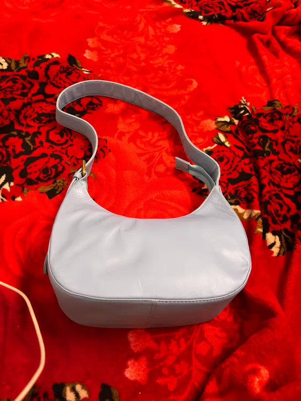 Premium_Genuine_Leather_Shoulder_Bag_for_Women_–_Soft_Pastel_Blue_|_Stylish_Everyday_Handbag