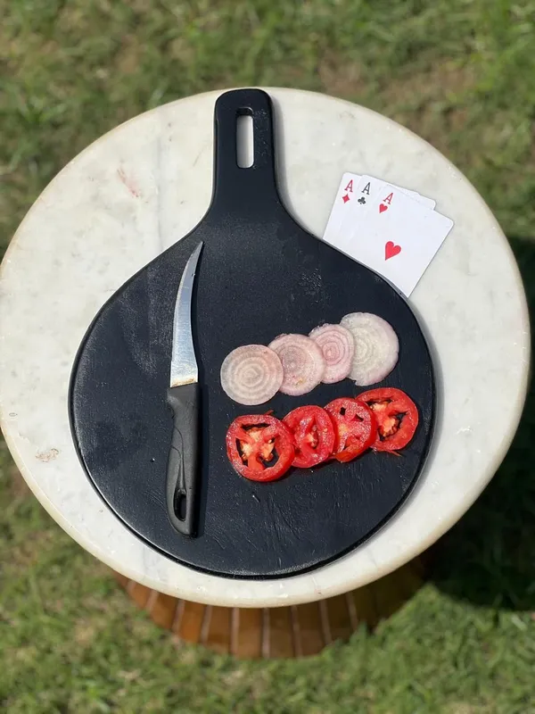 Pack_Of_1_Black_Wooden_Cutting_Board