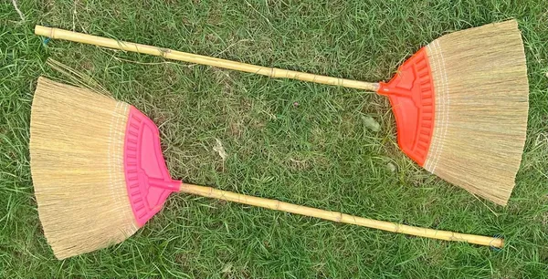 Pink_&_Red_Grass_Dry_Broom_2_Units