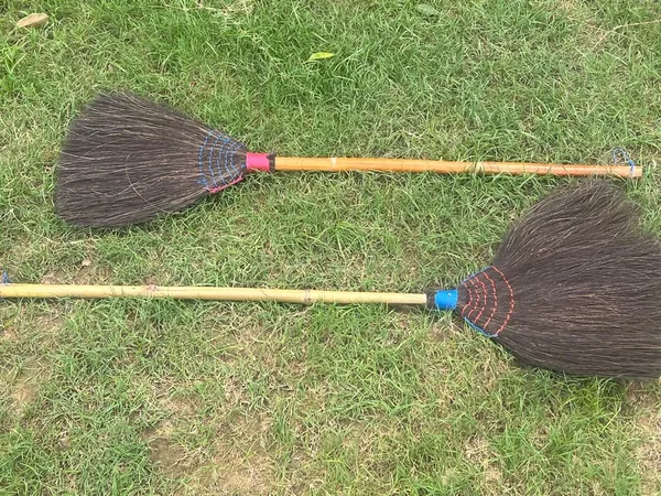 Black_&_Brown_Grass_Dry_Broom_2_Units