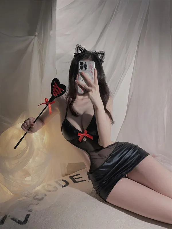 Black_Lycra_And_Mesh_Crimson_Kiss_Lingerie_Set_For_Women