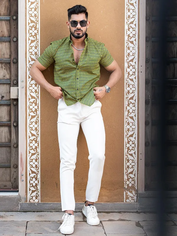 Men's_Green_Geomatric_Printed_Half_Sleeve_Slim_Fit_Shirt_-_Doriyan
