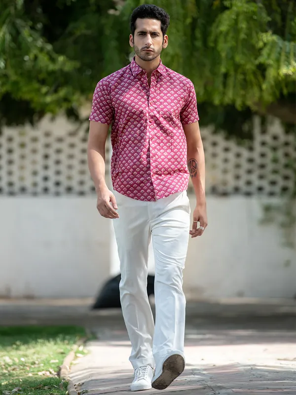 Men's_Regular_Fit_Pink_Floral_Cotton_Button_Down_Half_Sleeve_Slim_Fit_Shirt_-_Doriyan