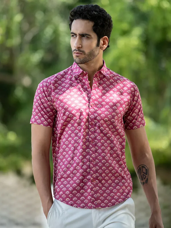 Men's_Regular_Fit_Pink_Floral_Cotton_Button_Down_Half_Sleeve_Slim_Fit_Shirt_-_Doriyan