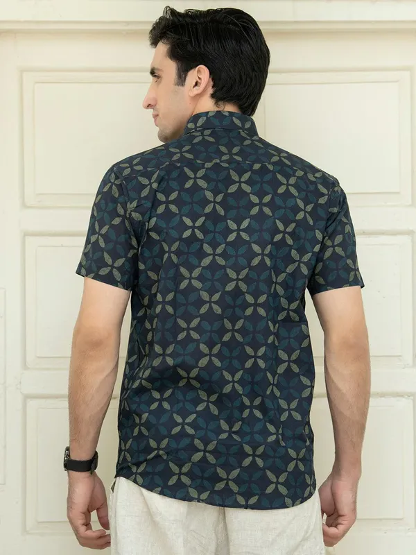 Men's_Pure_Cotton_Blue_Abstract_Printed_Half_Sleeve_Slim_Fit_Shirt_-_Doriyan