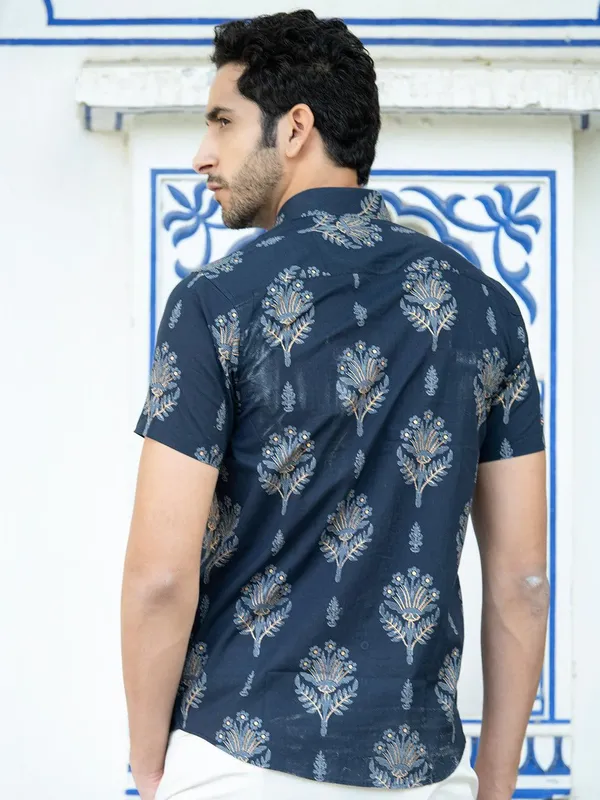 Men's_Pure_Cotton_Blue_Floral_Printed_Half_Sleeve_Slim_Fit_Shirt_-_Doriyan
