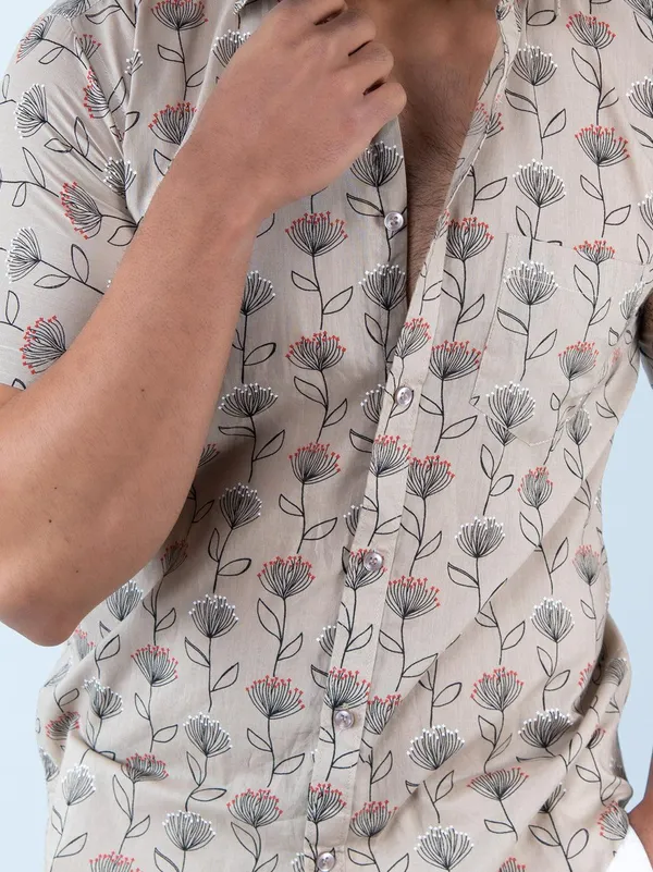 Men's_Floral_Printed_Half_Sleeve_Spread_Collar_Ethnic_Motifs_Beige_Slim_Fit_Shirt_-_Doriyan