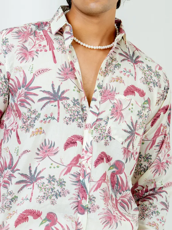 Men's_Pure_Cotton_Light_Pink_Bird_And_Floral_Printed_Full_Sleeve_Slim_Fit_Shirt_-_Doriyan