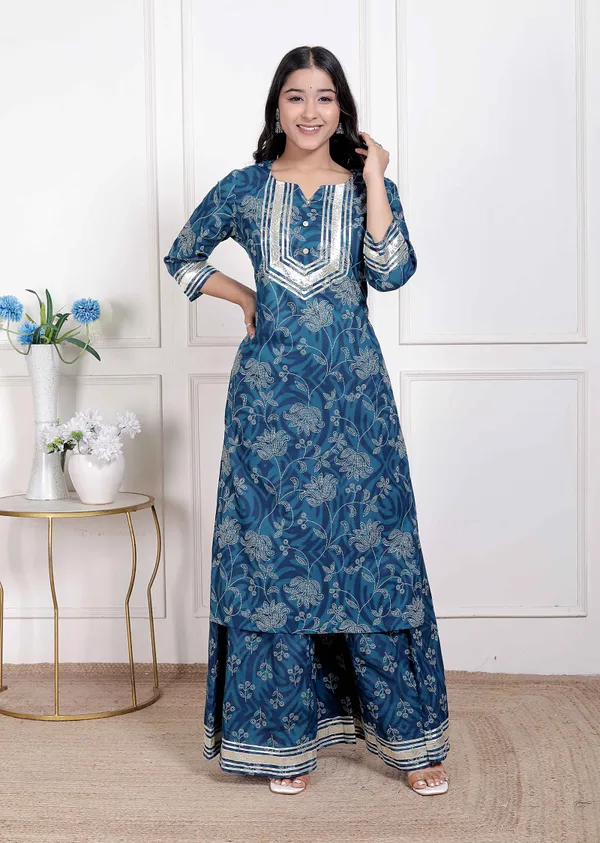 Doriyan_women's_Cotton_Floral_Printed_V-Neck_Kurta_with_Flared_Palazzo