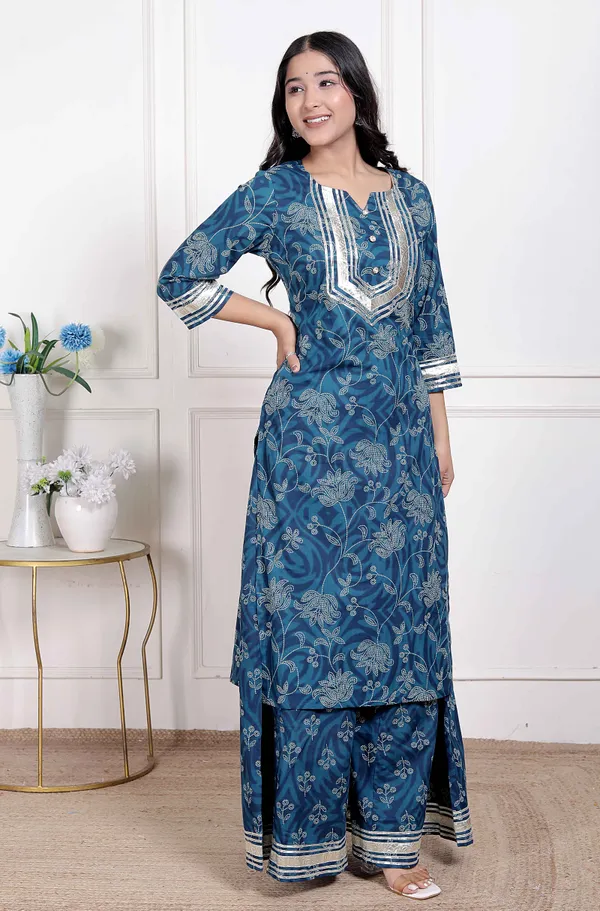 Doriyan_women's_Cotton_Floral_Printed_V-Neck_Kurta_with_Flared_Palazzo