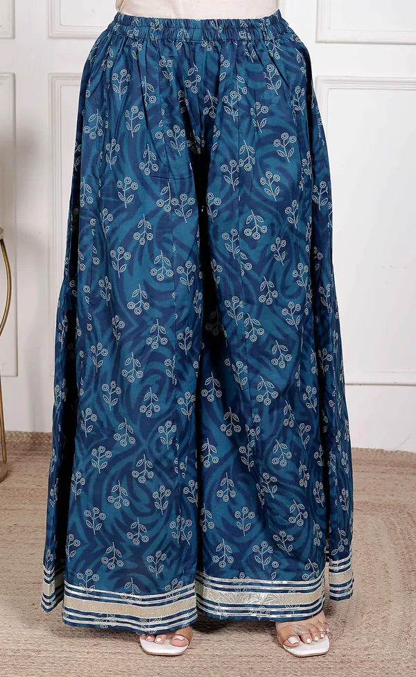 Doriyan_women's_Cotton_Floral_Printed_V-Neck_Kurta_with_Flared_Palazzo