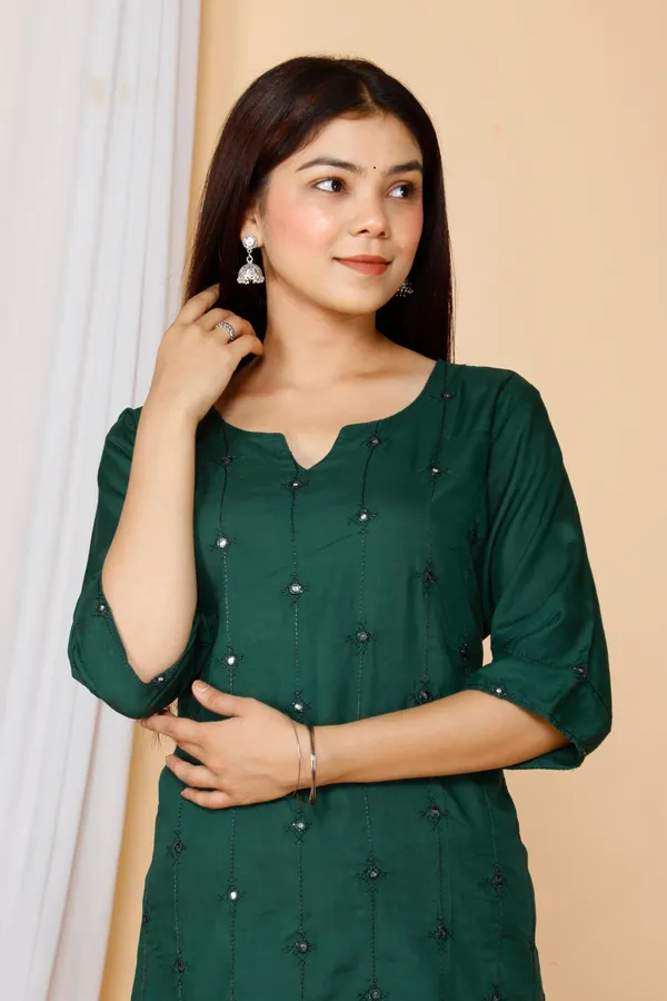 Doriyan_Womens_Green_Embroidered_Straight_Kurti