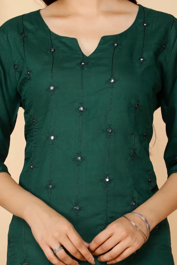 Doriyan_Womens_Green_Embroidered_Straight_Kurti