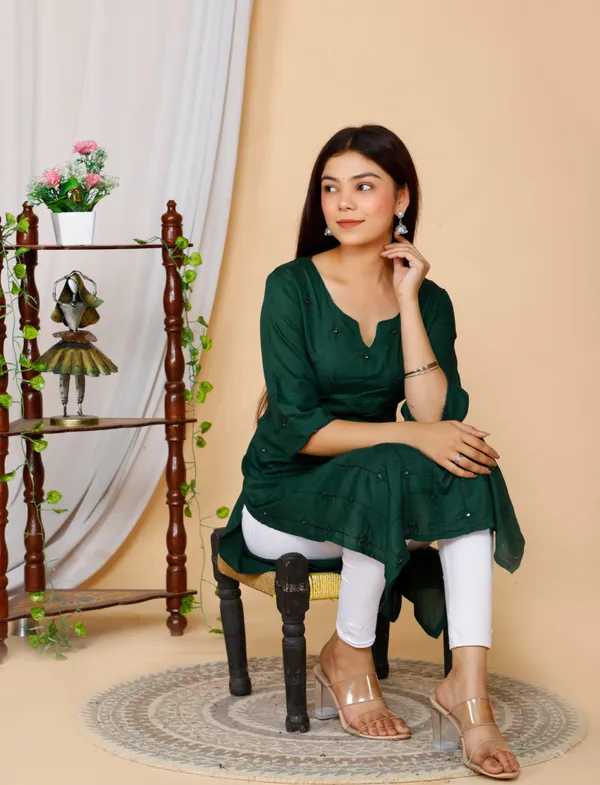 Doriyan_Womens_Green_Embroidered_Straight_Kurti