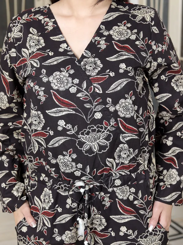 Doriyan_Womens_Multi_Pure_Cotton_Floral_Printed_V_Neck_Long_Sleeves_Jumpsuit