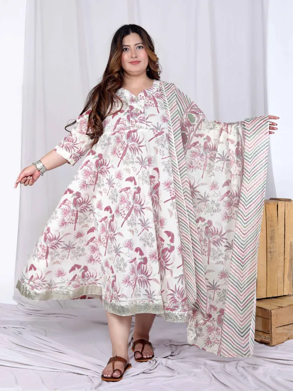 Doriyan_Womens_Plus_Size_Light_Pink_Floral_Printed_and_Anarkali_Kurta_with_Dupatta