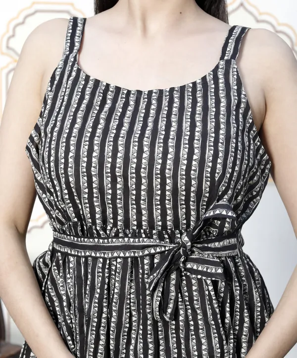 Doriyaaan_Womens_Pure_Cotton_Casual_Sleeveless_Printed_Black_Color_Peplum_Top