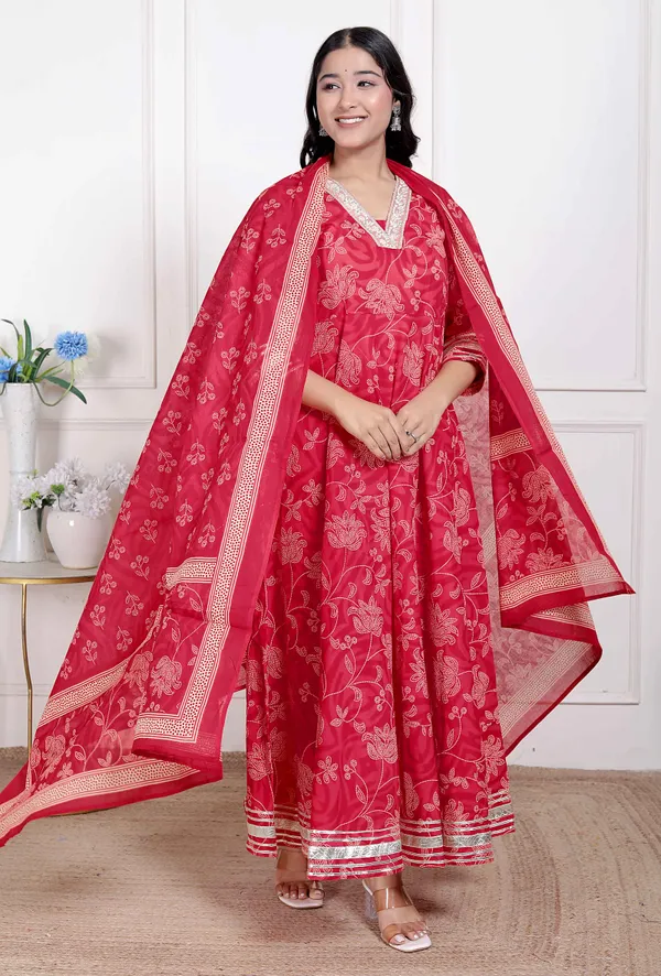 Doriyan_Women's_red_Embroidered_Anarkali_Kurta_and_DupattaÃ‚