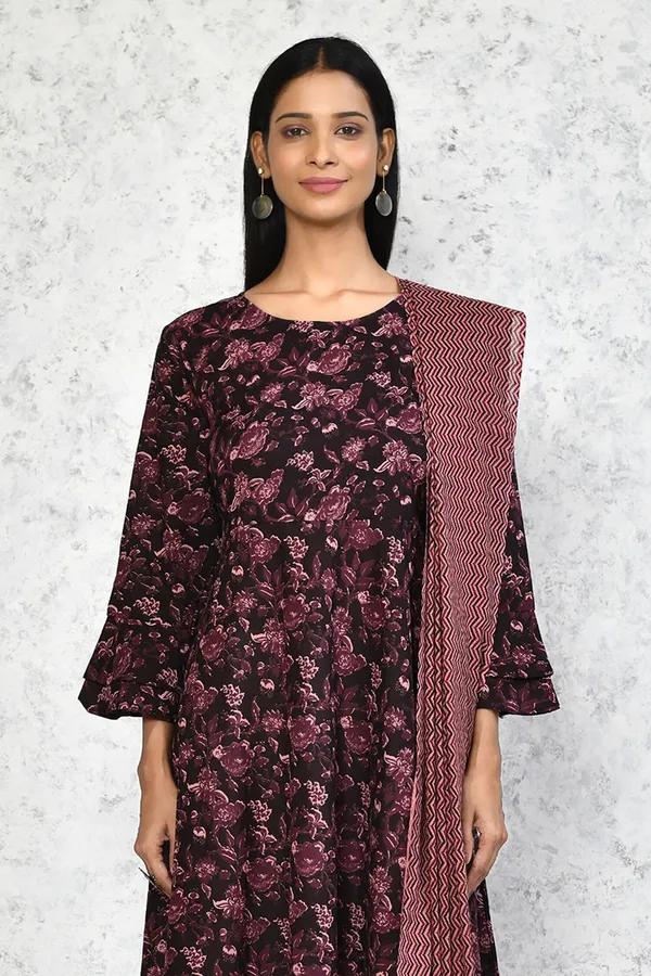 Women's_Stunning_Maroon_Bell_Sleeve_Floral_Printed_Anarkali_Kurta_Dupatta_-_Doriyan