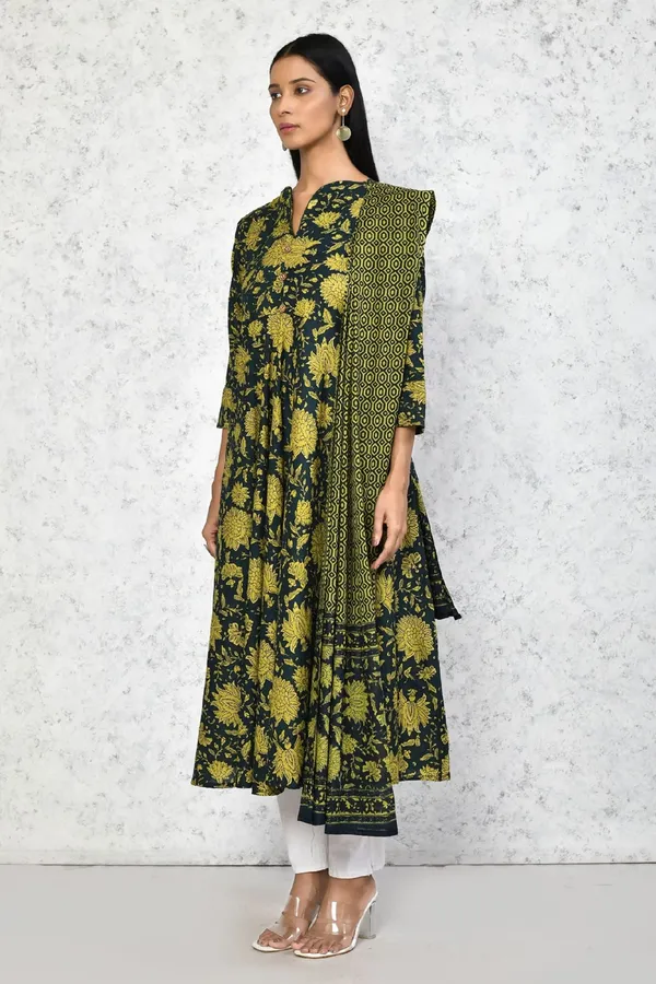 Women's_Green_Pure_Cotton_Floral_Printed_Anarkali_Kurta_With_Dupatta_-_Doriyan