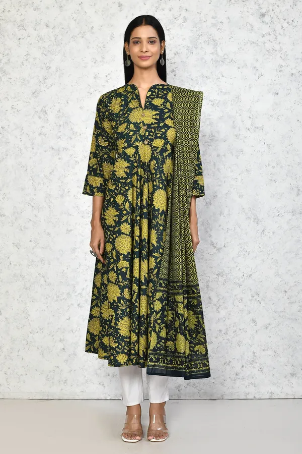 Women's_Green_Pure_Cotton_Floral_Printed_Anarkali_Kurta_With_Dupatta_-_Doriyan