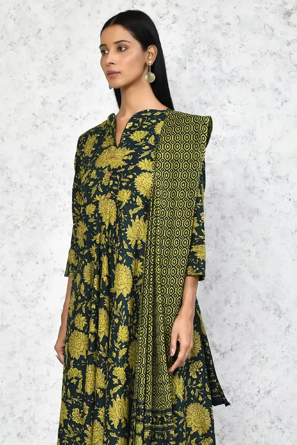 Women's_Green_Pure_Cotton_Floral_Printed_Anarkali_Kurta_With_Dupatta_-_Doriyan