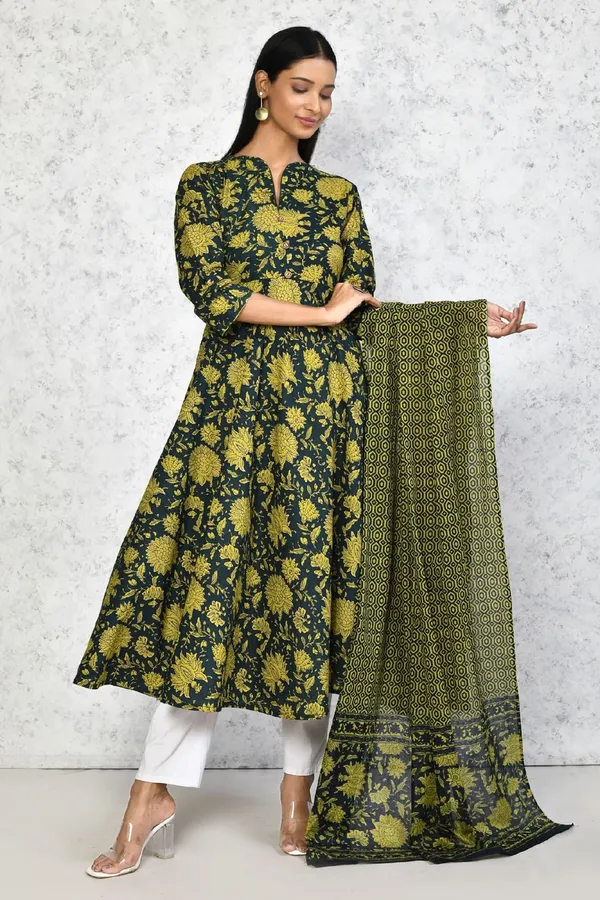 Women's_Green_Pure_Cotton_Floral_Printed_Anarkali_Kurta_With_Dupatta_-_Doriyan