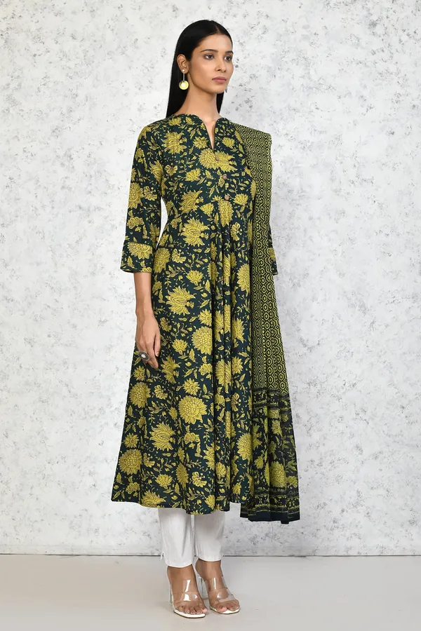 Women's_Green_Pure_Cotton_Floral_Printed_Anarkali_Kurta_With_Dupatta_-_Doriyan