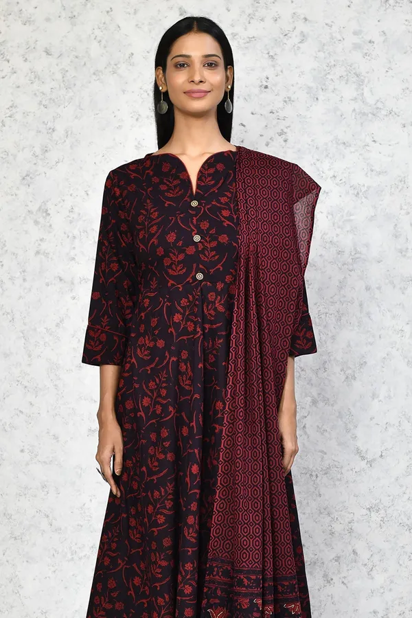 Women's_Cotton_Floral_Print_Maroon_Anarkali_Kurta_With_Dupatta_-_Doriyan