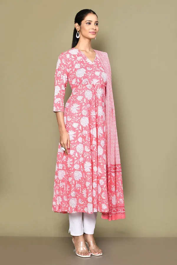 Women's_Cotton_Floral_Print_Anarkali_Kurta_With_Dupatta_-_Doriyan