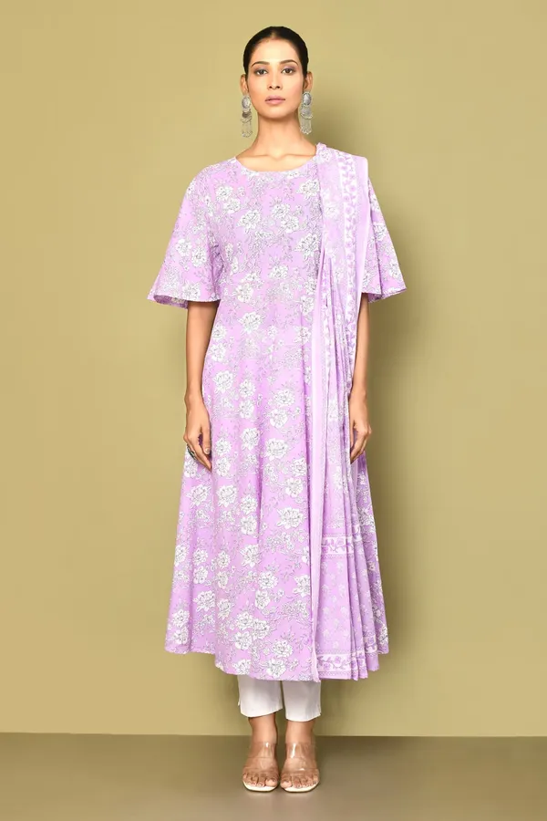 Women's_Lavender_Floral_Flared_Sleeves_Anarkali_Kurta_With_Dupatta_-_Doriyan