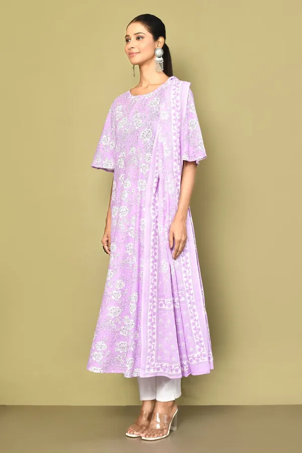 Women's_Lavender_Floral_Flared_Sleeves_Anarkali_Kurta_With_Dupatta_-_Doriyan