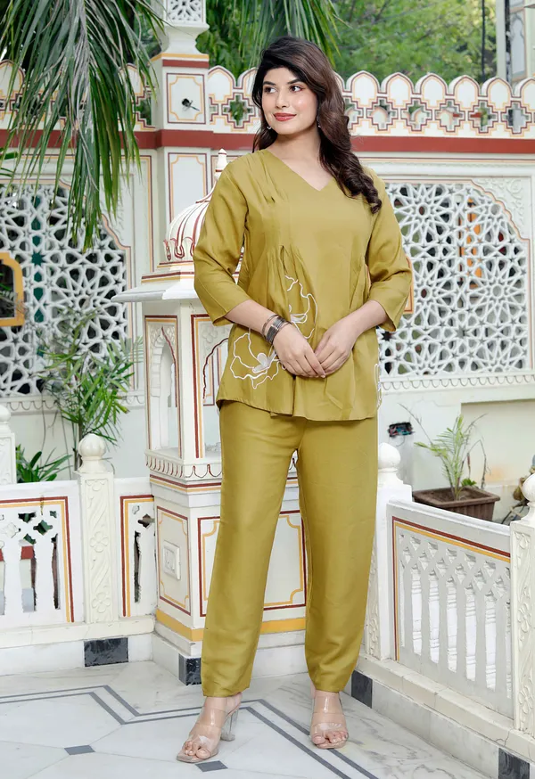 Women's_Mehandi_Solid_Co-Ord_Set_-_Doriyan