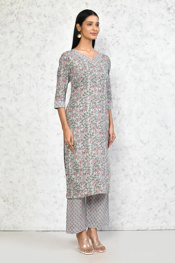 Women's_Cotton_Floral_Printed_Straight_Kurta_PalazzoÃ‚_-_Doriyan