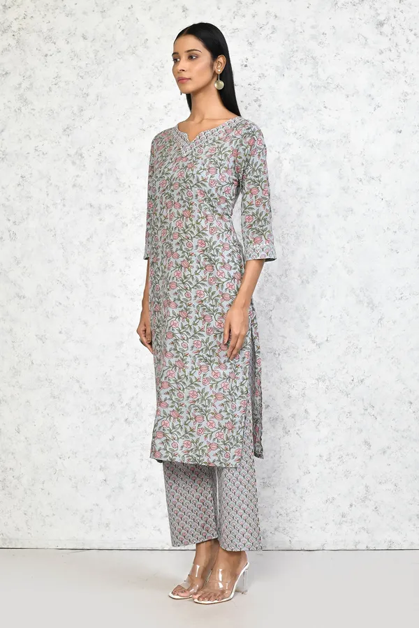 Women's_Cotton_Floral_Printed_Straight_Kurta_PalazzoÃ‚_-_Doriyan
